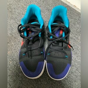 Nike Kyrie Irving Basketball Sneakers Size 2Y